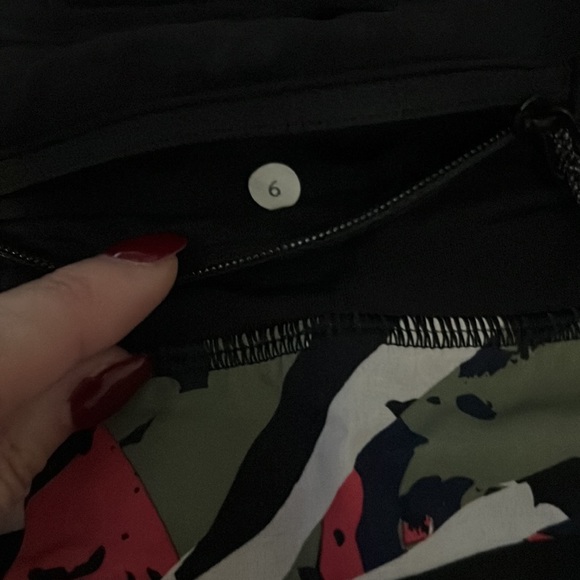 Lululemon Speed Shorts - Picture 4 of 4